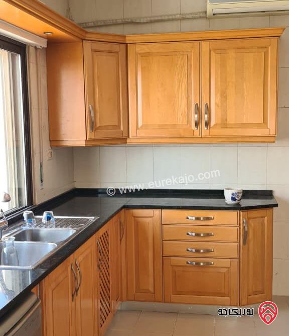 شقة مميزة طابق ثالث مساحة 240م للبيع في عمان - الكرسي