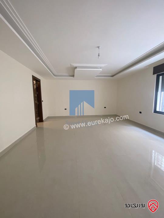 شقة شبه ارضية مساحة 175م مع ترسات 120م للبيع في عمان - الرابية