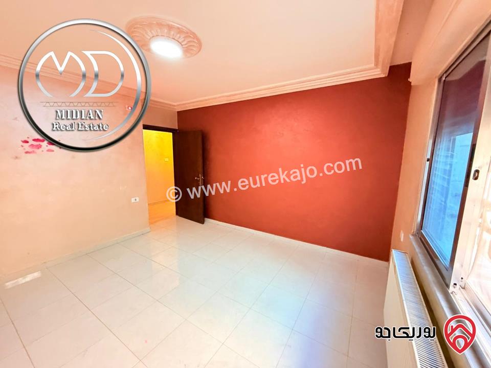 شقة شبه ارضي للبيع في عمان - ضاحية الرشيد مساحة 170م مع ترس 60م تشطيبات سوبر ديلوكس بسعر مميز جداً