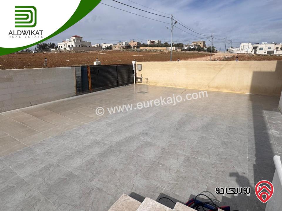 فيلا مستقلة للبيع في ناعور / شارع السلام مساحة الارض 900م ومساحة البناء 1000م ومساحة الحديقة 300م ومساحة الترس 100م