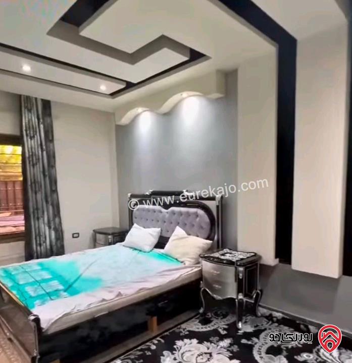 شقة ارضية مفروشة مساحة 135م داخلي و 50م خارجي للبيع في عمان - الرابية مخدومة ومنطقة هادئة