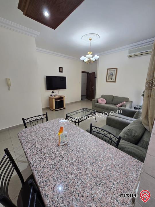 شقتين مفروشتين كل شقة مساحة 80م قوشان مستقل طابق أول ورابع بعفش كامل للبيع في عمان - دير غبار