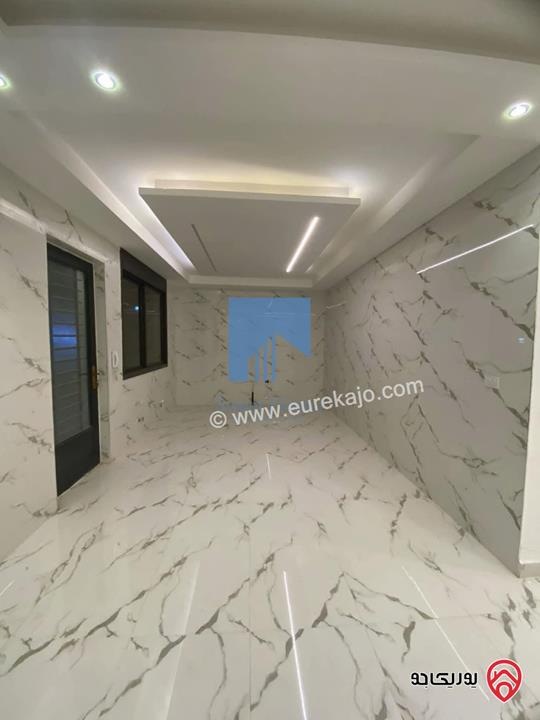 شقة فاخرة للبيع في عمان - خلدا قرب إشارة البنك العربي ومركز زها 220م مع ترسات 300م لم تسكن