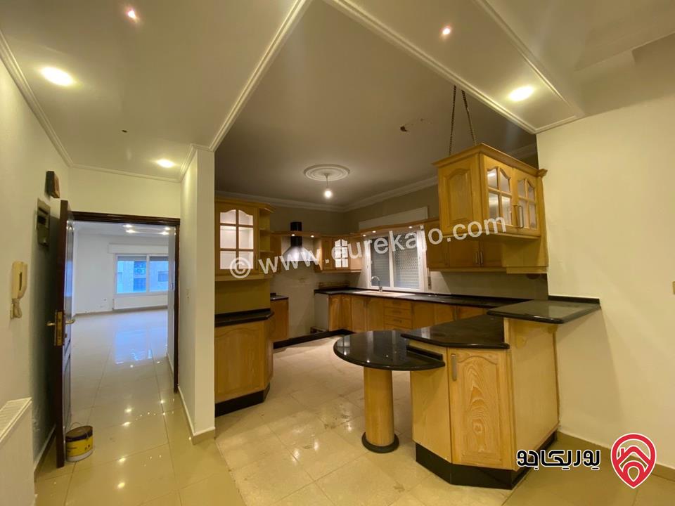 شقة طابق ثالث مساحة 200 م للبيع او للإيجار في عمان - تلاع العلي 