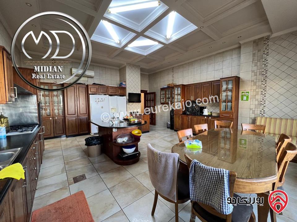 فيلا مستقلة للبيع في أجمل مناطق عمان - الظهير مساحة 1200م مع مسبح و تراسات و حدائق تشطيبات و ديكورات فاخرة اطلالة رائعة