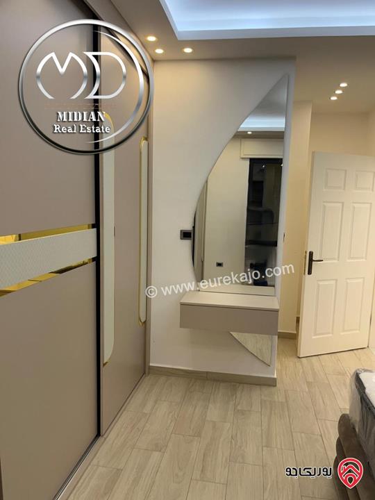 شقة أرضية مفروشة للايجار في عمان - طريق المطار مساحة 180م مع ترس 70م تشطيبات ديكورات فندقية فرش فاخر بسعر مميز