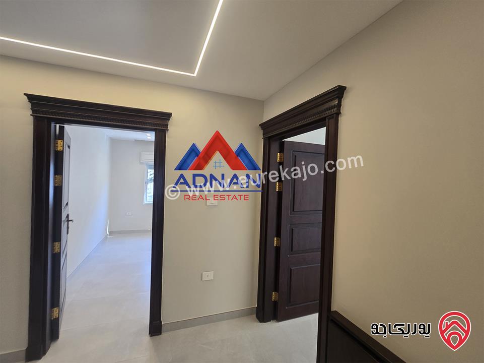 شقة طابقية مساحة 300م طابق ثاني للإيجار الفارغ مجددة بالكامل في عمان - الصويفية