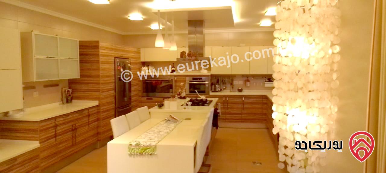 شقة أرضية مفروشة فخمة مساحة 220م مع حديقة كبيرة 350م و كراج و مدخل خاص للإيجار في عمان - الرابية