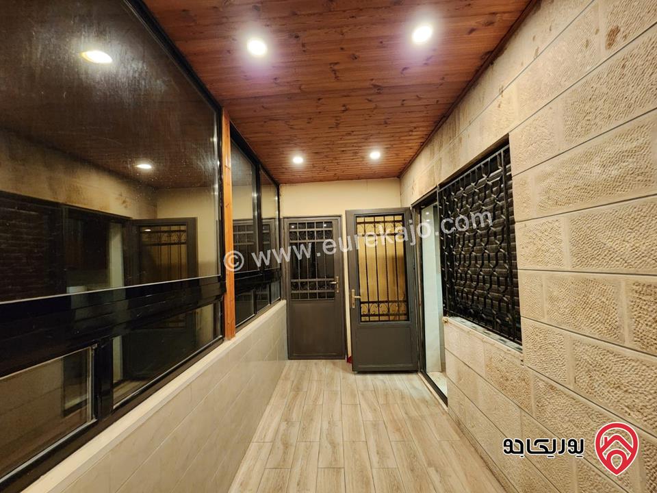 شقة طابقية  رووف كامل مساحة 300م للبيع في عمان - الشميساني