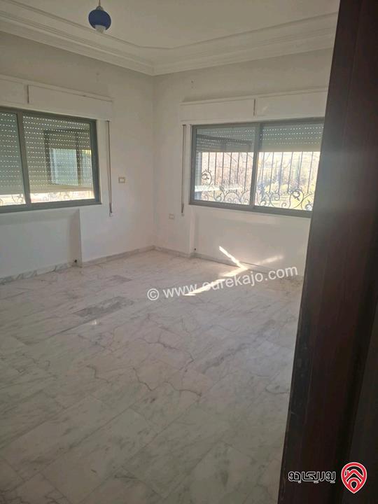 شقة ديلوكس طابق ارضي مساحة 170م مناسبة لعائلة صغيرة للايجار في جرش الجبل الاخضر