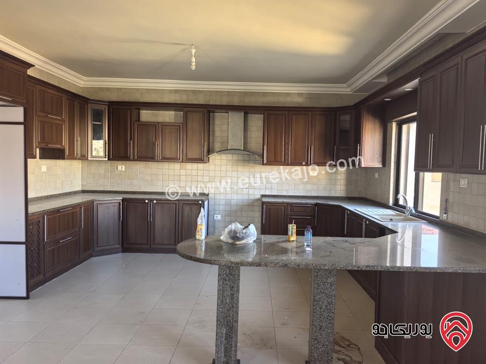 شقة طابق ثالث مساحة 220م للايجار في عمان - خلدا 