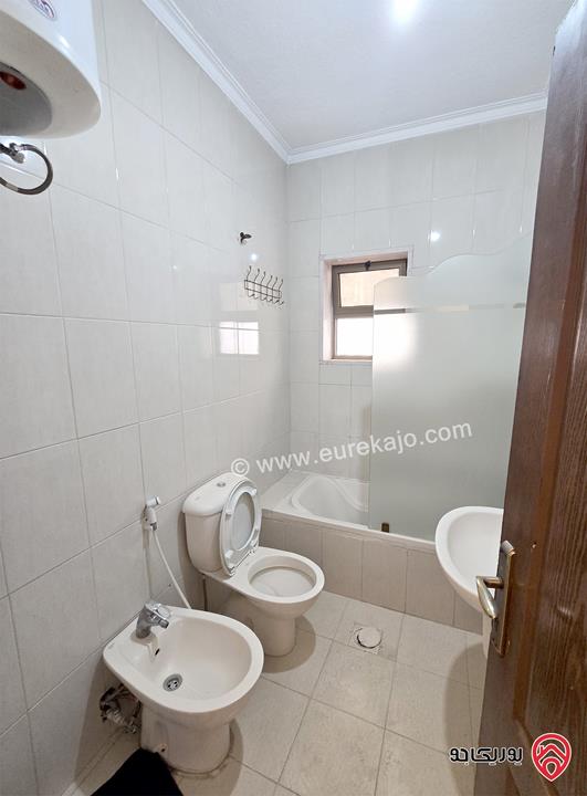 شقة مساحة 130 متر طابق اول للبيع في عمان - ام السماق قرب شارع مكة و مكة مول