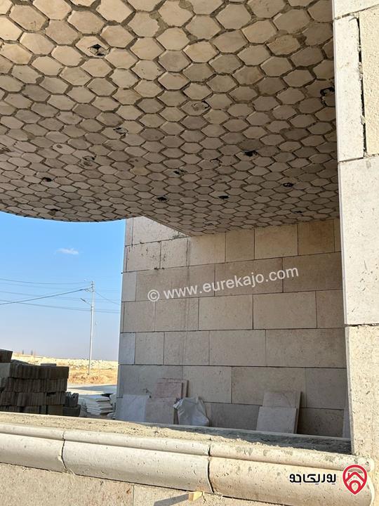 ڤيلا عظم مساحة 430م دوبلكس على أرض 460م للبيع في عمان - البيضاء