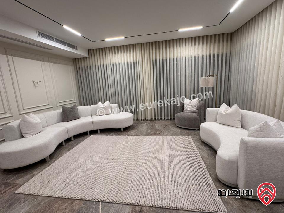 شقة مفروشة طابق أخير مع روف للبيع في عمان - رجم عميش مساحة 270م داخلي والترس 120م منطقة هادئة ومطلة