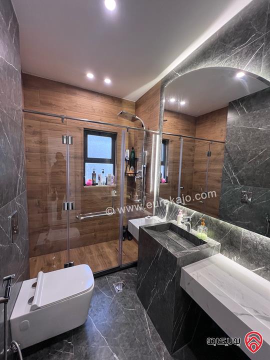 شقة فخمة طابق ثالث دوبلكس مساحة 300م للبيع مفروشة في عمان - مرج الحمام