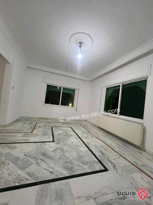 شقة فارغة مساحة 185م طابق ثالث للايجار في عمان - أم السماق