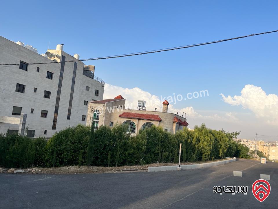 فيلا طابقين مساحة الارض 800م مساحة البناء 350م للبيع في عمان -  شفابدران بسعر مغري على شارعين