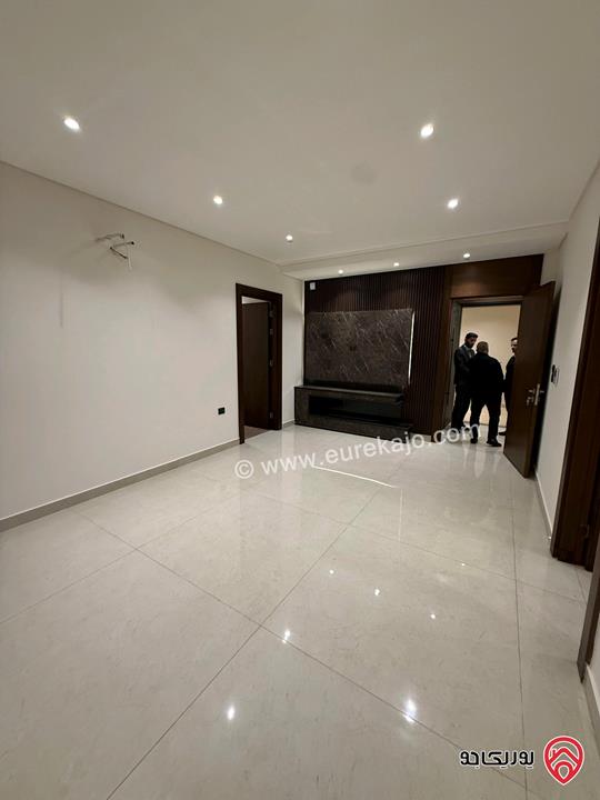 شقة فاخرة سوبر ديلوكس طابق أول مساحة 200م للإيجار في عمان - طريق المطار