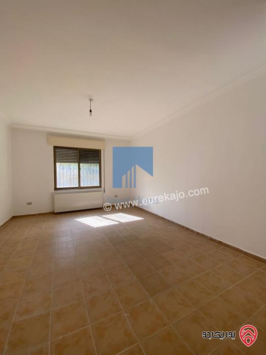 شقة أرضية مميزة  186م مع حديقة وترسات 150م للبيع في عمان - الجندويل