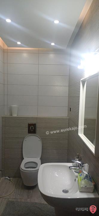 شقة طابق ثالث مع روف مساحة 250م للبيع في عمان - البنيات خلف مديرية الامن العام 