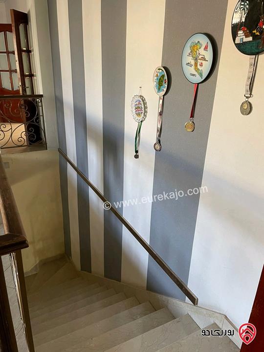 فيلا مساحة 500م على أرض 1157م للبيع في عمان - الجبيهة