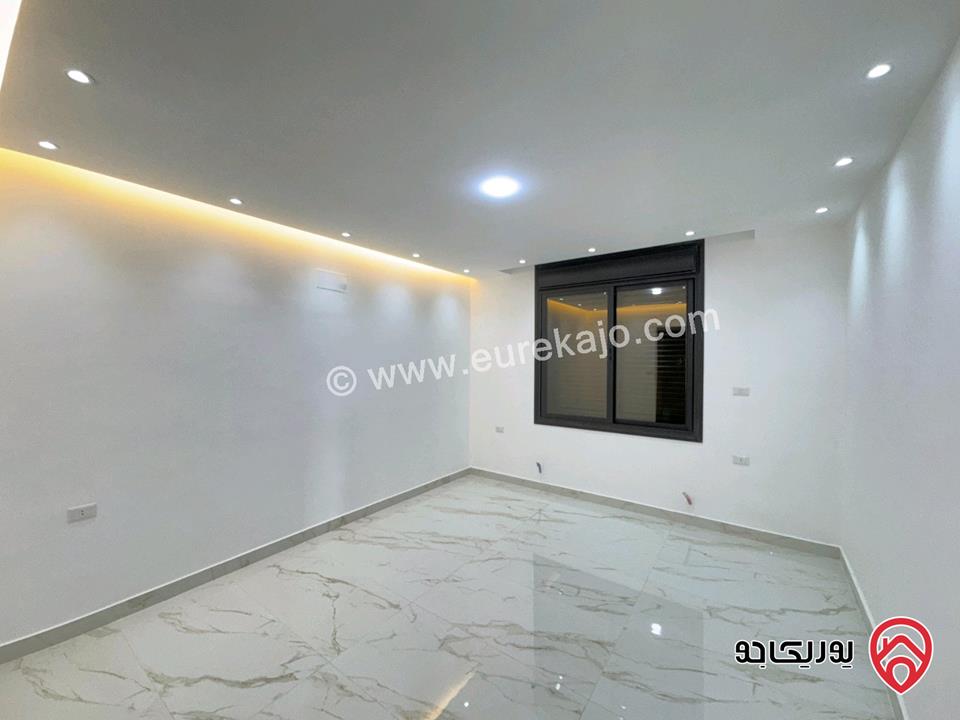 شقة بتشطيبات سوبر ديلوكس طابق أخير مع روف مساحة 175م للبيع في عمان - شفا بدران 