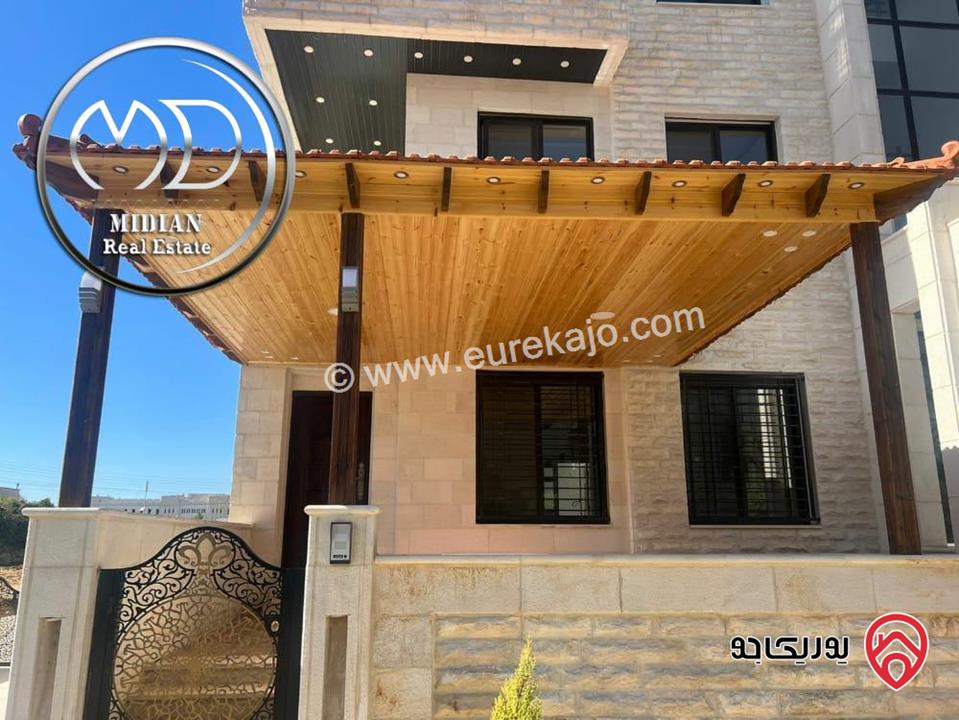 شقة أرضية مفروشة للايجار في عمان - طريق المطار مساحة 180م مع ترس 70م تشطيبات ديكورات فندقية فرش فاخر بسعر مميز