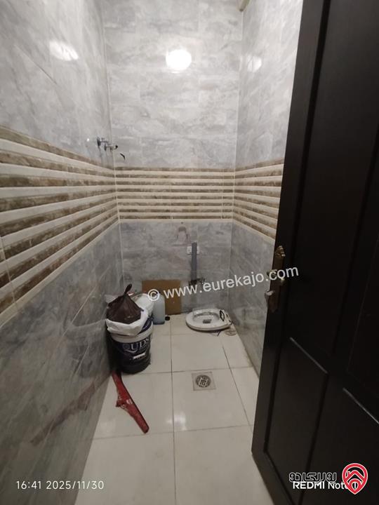 شقة طابق ارضي مساحة 150م داخلي و 70م خارجي وكراج خاص للبيع في عمان - طبربور 