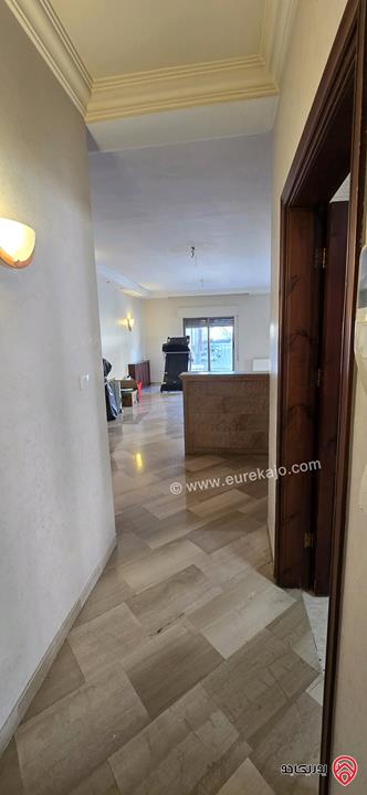 شقة مساحة 197م طابق ثاني للبيع في عمان - ام اذينة خلف سوق الذهب 