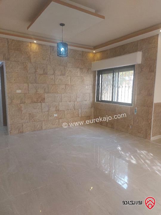 شقة أرضية مساحة 185م داخلي و 70م خارجي للإيجار السنوي في عمان - الجبيهة – أم زويتينة