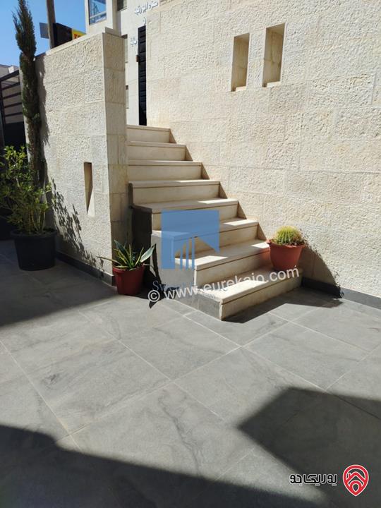 شقة فاخرة شبه أرضية مساحة 110م مع ترسات 60م للبيع في عمان - خلدا