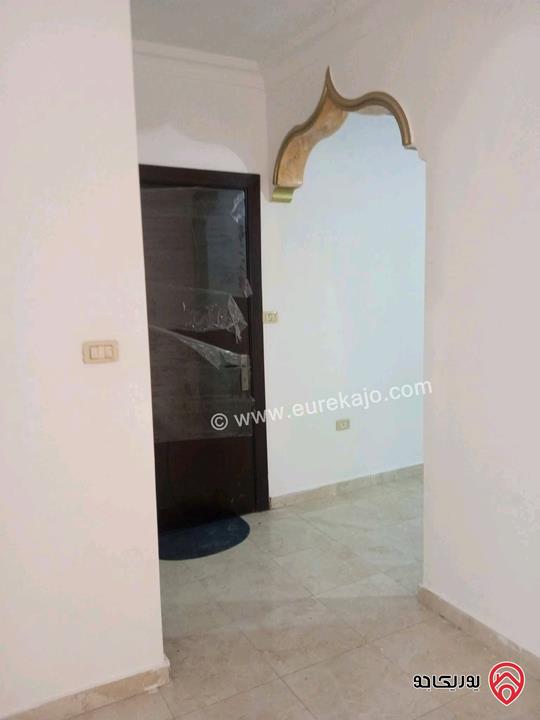 شقة أرضية مساحة 127م داخلي و 100م خارجي للبيع في عمان - ام نوارة