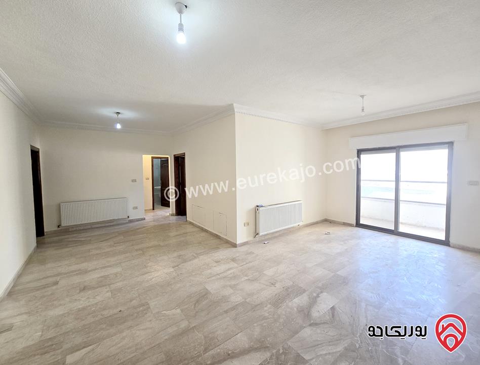 شقة مساحة 130 متر طابق اول للبيع في عمان - ام السماق قرب شارع مكة و مكة مول