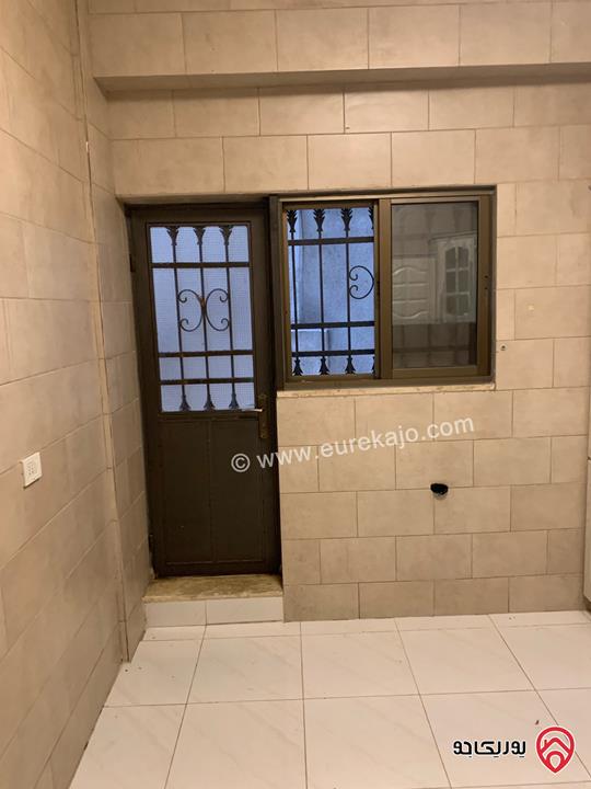 شقة صغيرة فارغة مساحة 55م للإيجار السنوي 200 دينار تدفع كل ثلاث شهور في جبل عمان