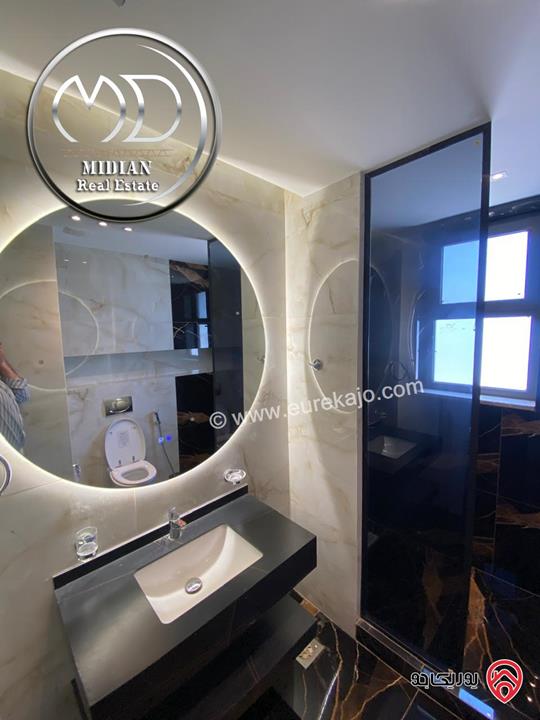 رووف فارغ للايجار في عمان - دابوق مساحة 350م مع تراسات تشطيبات ديكورات عصرية فاخرة اطلالة رائعة جديد لم يسكن