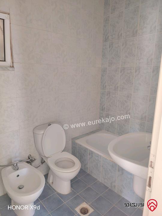 شقة طابق ثالث مساحة 165م للإبحار في عمان - ام السماق بالقرب من مكة مول 