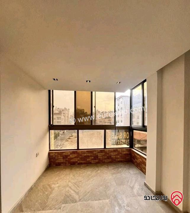 شقة فارغة طابق ثالث للايجار مساحة 160في عمان - دير غبار 