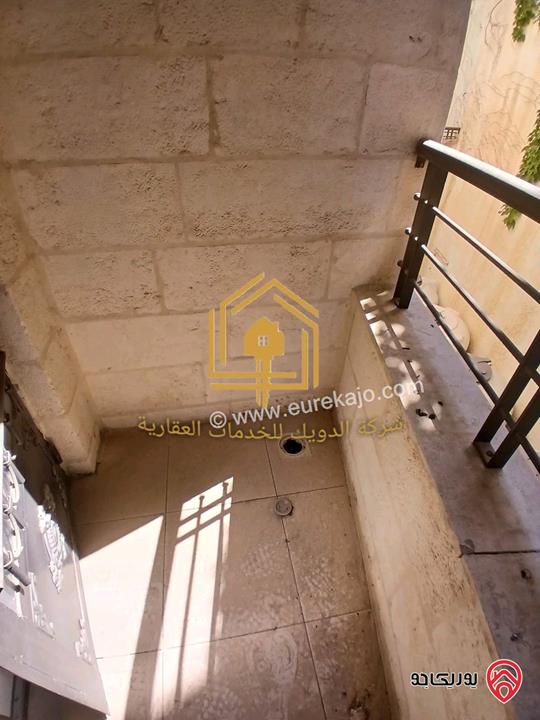 شقة فارغة مساحة 120م طابق شبه ارضي مع ترس للإيجار في عمان - دير غبار 
