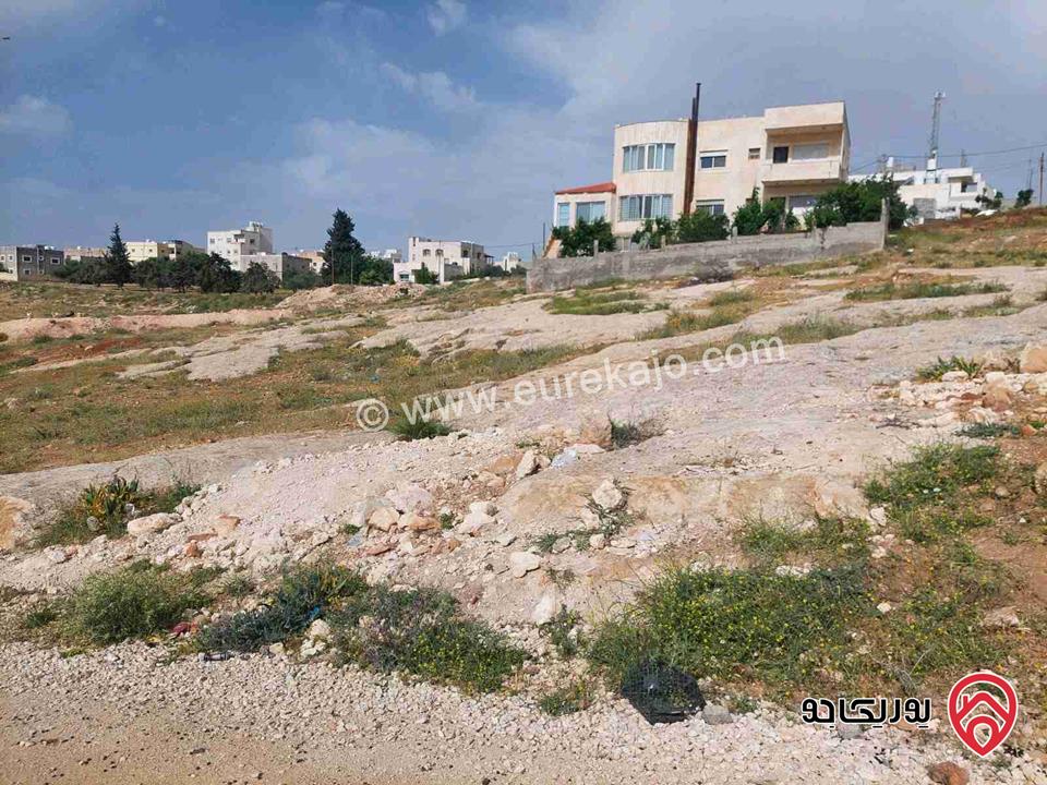 ارض مساحة 886م للبيع في عمان - أم البساتين مرتفعة على طريق المطار خلف جامعة الزيتونة وحول مدارس الشويفات ومطلة على منطقة هادئة وراقية