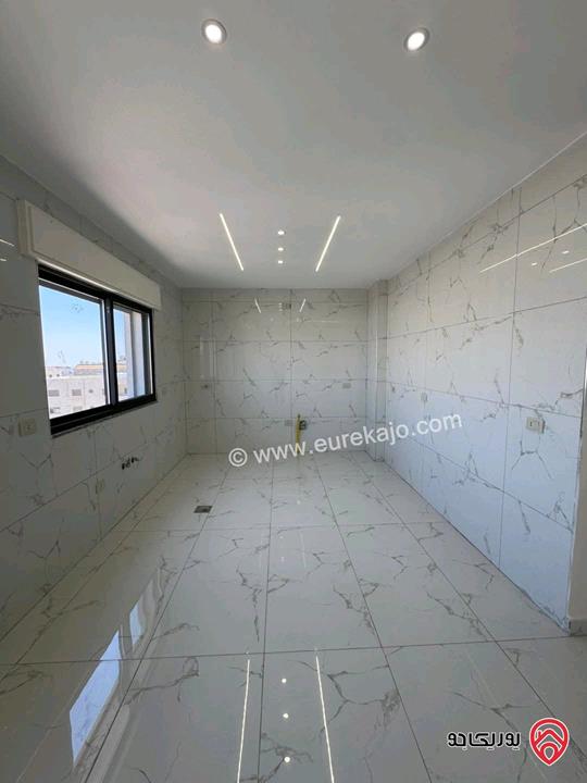 شقه دوبلكس طابق ثالث مع روف مساحة 205م للبيع في عمان - شفا بدران 