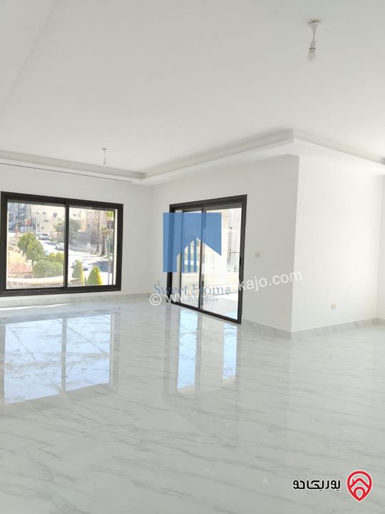 شقة فاخرة للبيع في عمان - خلدا قرب المدارس الإنجليزية طابق ثالث 280م مع روف دوبلكس 180م لم تسكن