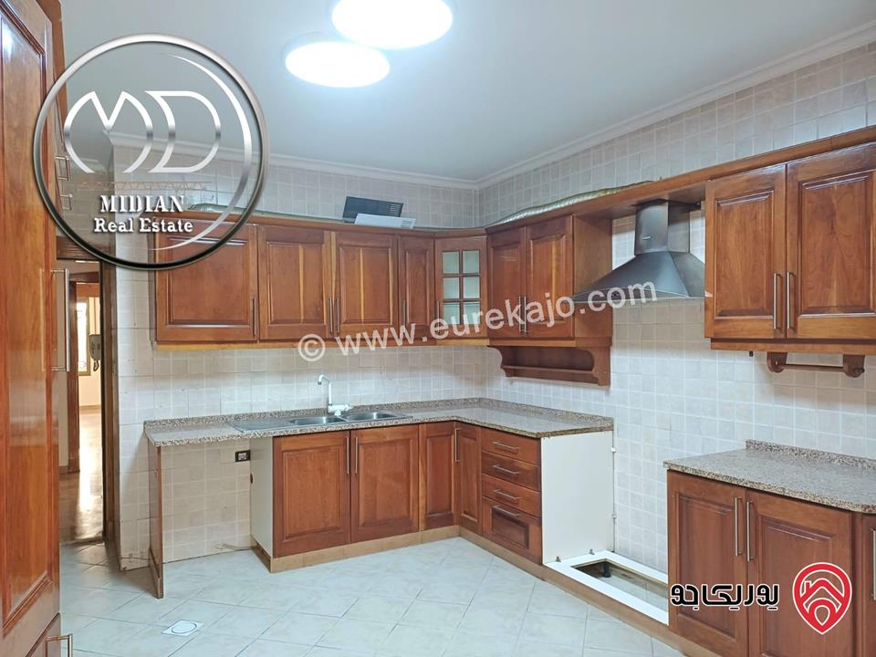 شقة ارضية للبيع في عمان - ام السماق مساحة 195م مع تراسات 130م تشطيبات سوبر ديلوكس بسعر مميز جداً