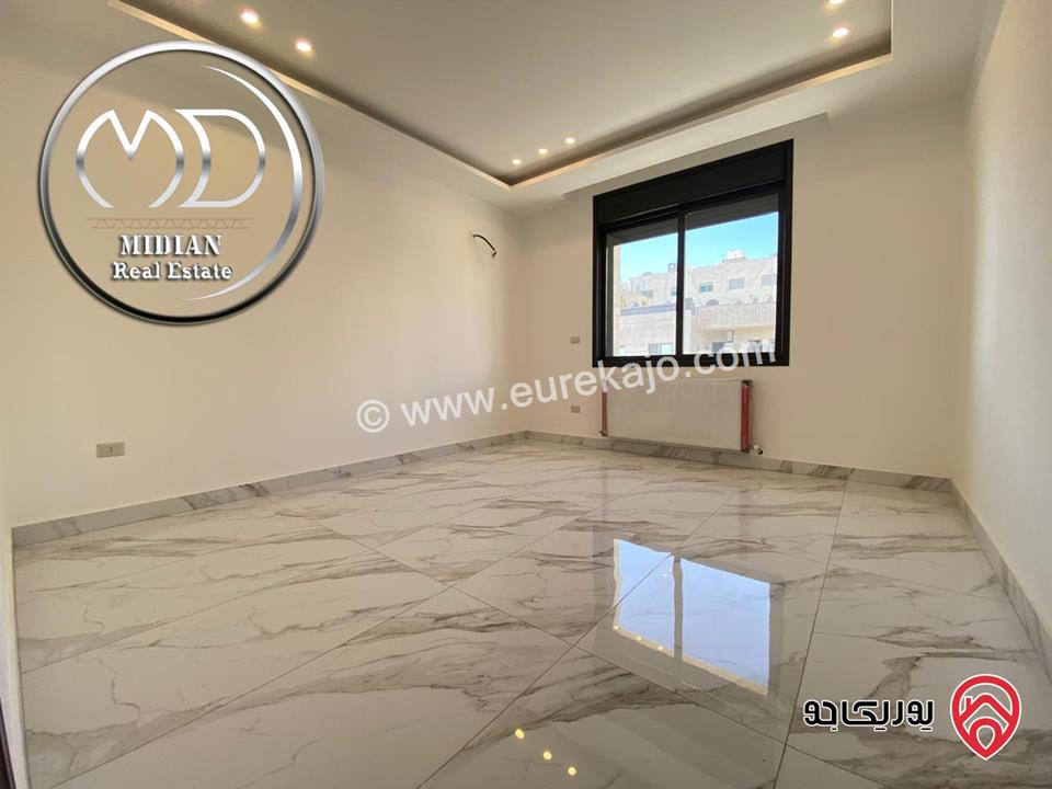 شقة دوبلكس ارضية للبيع في عمان - خلدا مساحة 315م مع ترس وحديقة 150م تشطيبات و ديكورات عصرية فاخرة جديدة لم تسكن