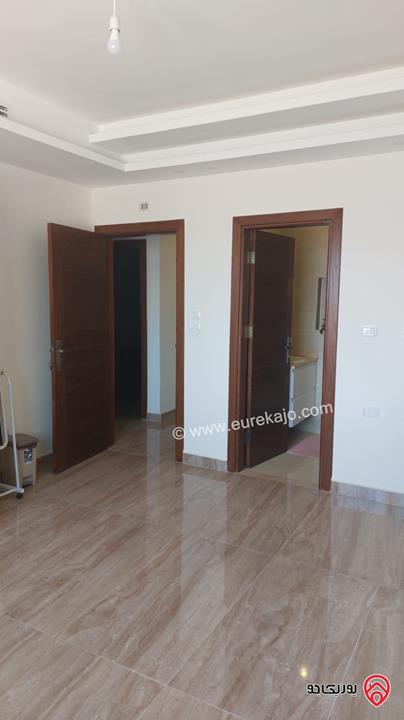 شقة مساحة 190م داخلي و 50م خارجي للبيع في عمان - دير غبار