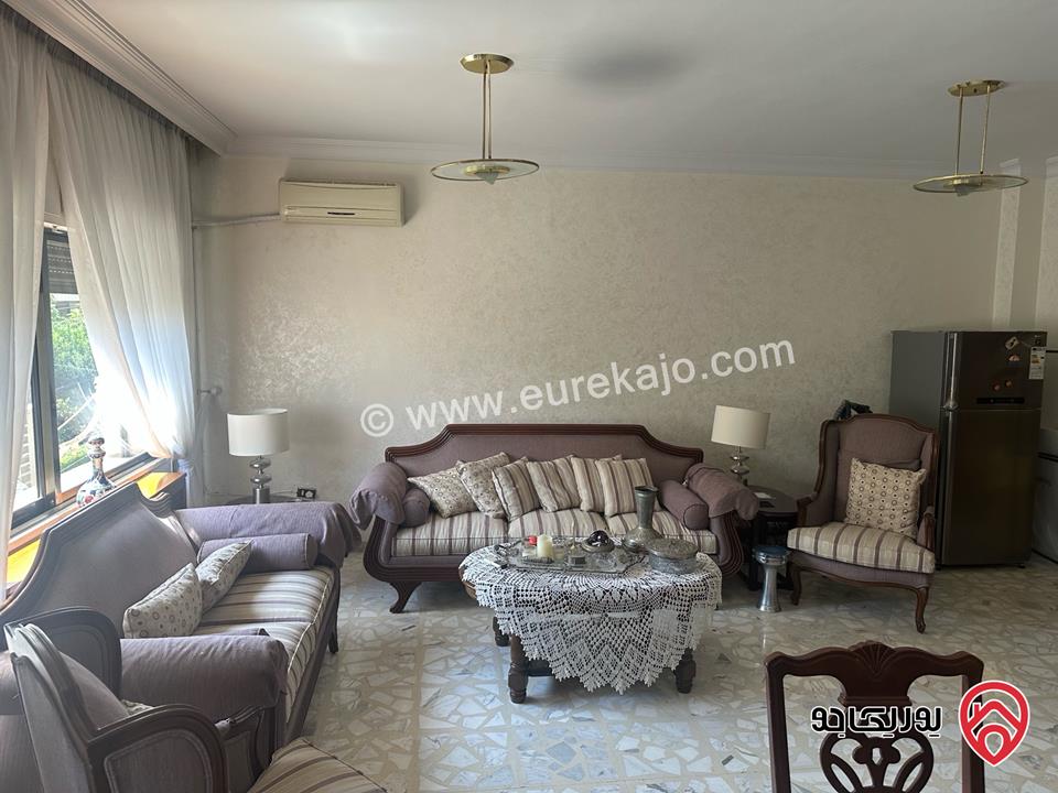 شقة واسعة مريحة مساحة 211م على شارعين تصميم كلاسيك للبيع في عمان - أم أذينة