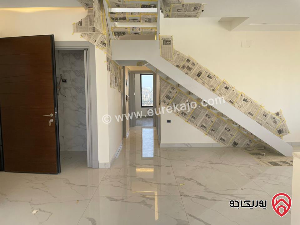 شقة للبيع في عمان - دير غبار طابق اخير مع روف مساحة البناء 180م ومساحة الترس 80م