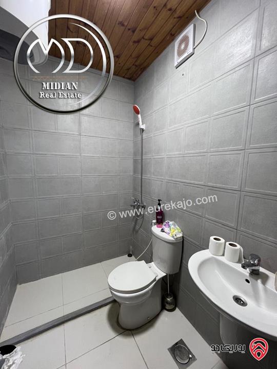 شقة مميزة للبيع طابق أخير مع روف في عمان - خلدا مساحة 340م مع تراسات تشطيبات و ديكورات فاخرة اطلالة رائعة بسعر مغري جداً