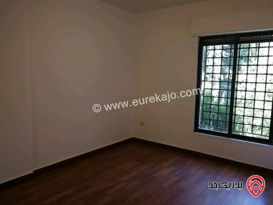 فيلا منفصلة مساحة 355م على أرض 762م للبيع في عمان - دير غبار