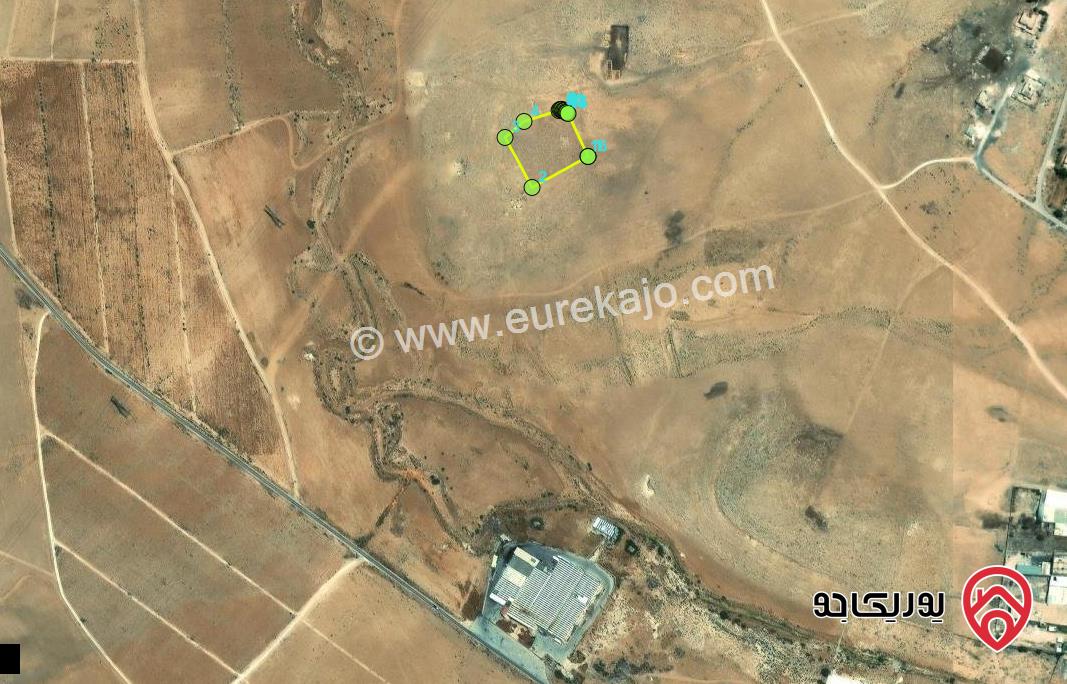 قطعة ارض اتوستراد المفرق باتجاه الزرقاء مساحة 3871 متر واجهه على شارع 63م تصلح محطة شحن سيارات او مجمع تجاري واجهة لكافه الاستثمارات 