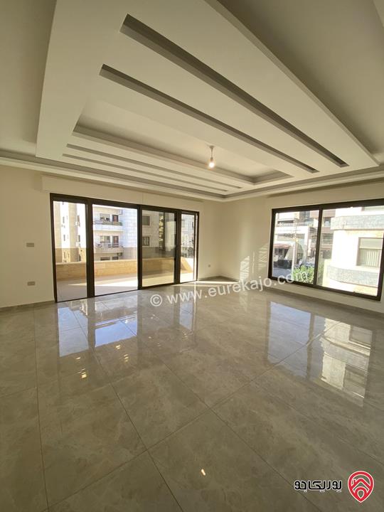 شقق طابق ارضي مساحة 200م و طابق ثالث دوبلكس مساحة 260م للبيع في عمان - خلدا 